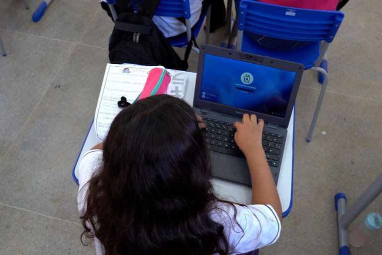  Ceará alcança 99,4% de escolas públicas com acesso à internet.