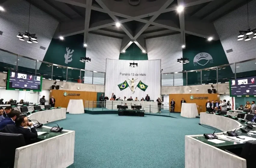  Troca-troca de partidos: como ficam as bancadas na Alece depois da janela partidária.