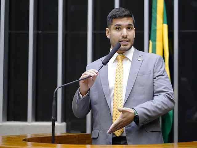  André Fernandes declara apoio à candidatura de Ciro Gomes ao Abolição.