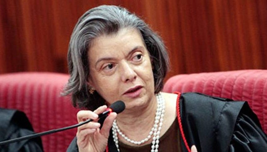  Cármen cancelou multa de R$ 600 mil aplicada por Moraes a dona de perfil e diz que cobrança foi indevida.